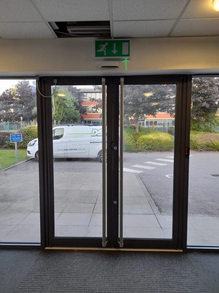 Image of one of DSI Door System Installations' automatic swing doors. Manual doors.